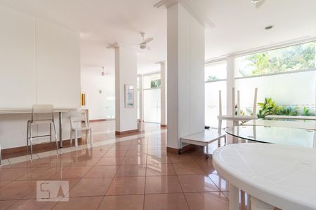 Apartamento à venda com 98m², 2 quartos e 2 vagasÁrea Comum: Salão de Festas