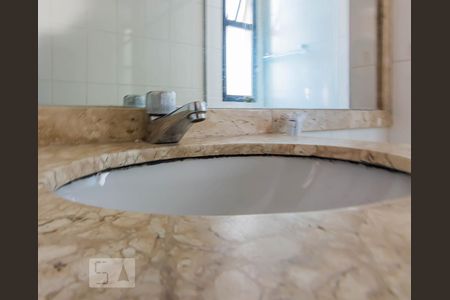 Apartamento para alugar com 100m², 3 quartos e 2 vagasTorneira Banheiro Quarto 3 Suíte