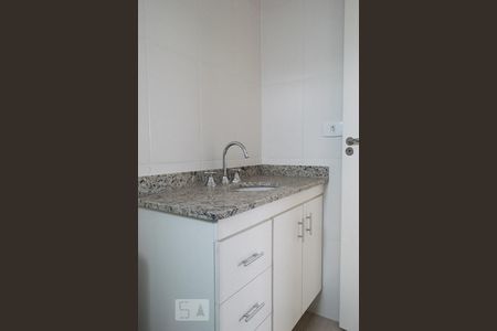 Apartamento à venda com 57m², 2 quartos e 2 vagasBANHEIRO