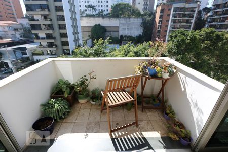 varanda de apartamento à venda com 2 quartos, 120m² em Real Parque, São Paulo