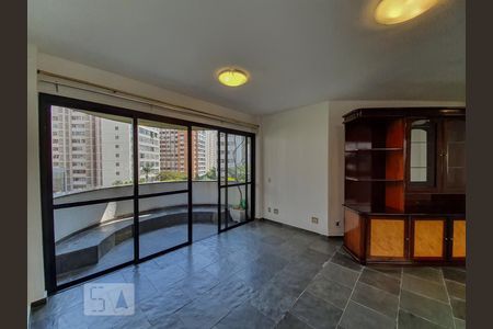 Sala de apartamento para alugar com 3 quartos, 142m² em Pacaembu, São Paulo