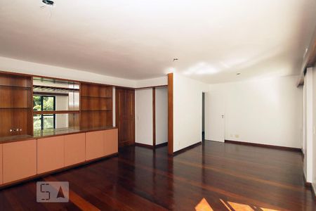Sala. de apartamento para alugar com 4 quartos, 135m² em Copacabana, Rio de Janeiro
