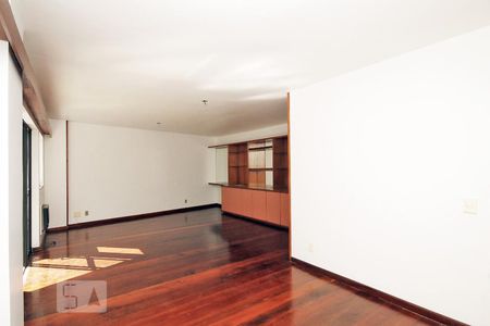 Sala. de apartamento para alugar com 4 quartos, 135m² em Copacabana, Rio de Janeiro
