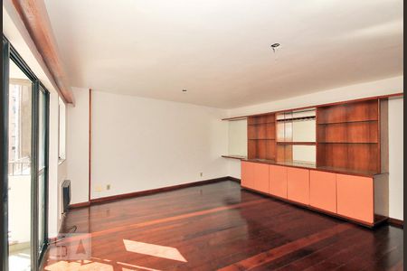 Sala. de apartamento para alugar com 4 quartos, 135m² em Copacabana, Rio de Janeiro