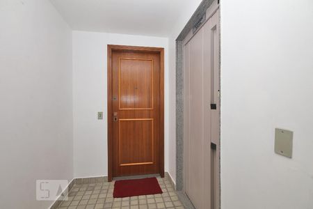 Hall de Entrada. de apartamento para alugar com 4 quartos, 135m² em Copacabana, Rio de Janeiro