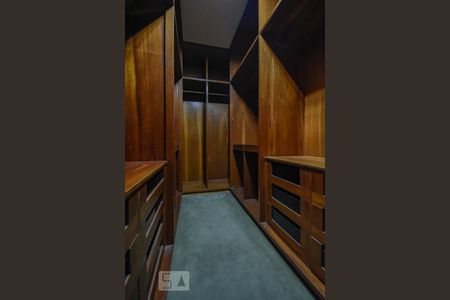 Apartamento à venda com 378m², 5 quartos e 4 vagas Apartamento à venda com 378m², 5 quartos e 4 vagasCloset do Quarto 5 - Suíte