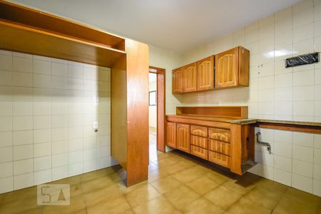 Apartamento à venda com 378m², 5 quartos e 4 vagas Apartamento à venda com 378m², 5 quartos e 4 vagasCozinha