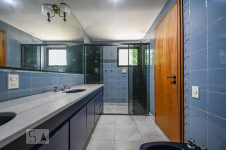 Apartamento à venda com 378m², 5 quartos e 4 vagas Apartamento à venda com 378m², 5 quartos e 4 vagasBanheiro dos quartos 1 e 2