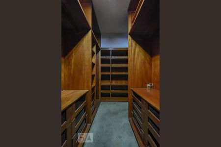 Apartamento à venda com 378m², 5 quartos e 4 vagas Apartamento à venda com 378m², 5 quartos e 4 vagasCloset do Quarto 5 - Suíte