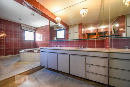 Apartamento à venda com 378m², 5 quartos e 4 vagas Apartamento à venda com 378m², 5 quartos e 4 vagasBanheiro do Quarto 5 - Suíte