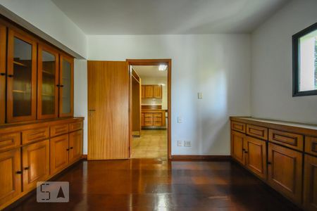 Apartamento à venda com 378m², 5 quartos e 4 vagas Apartamento à venda com 378m², 5 quartos e 4 vagasSala de almoço