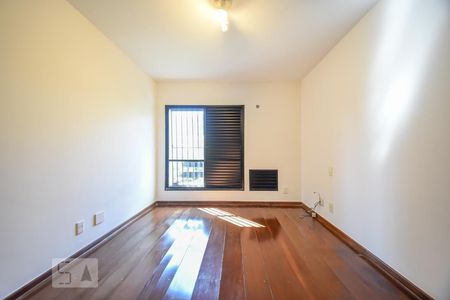 Apartamento à venda com 378m², 5 quartos e 4 vagas Apartamento à venda com 378m², 5 quartos e 4 vagasQuarto 4