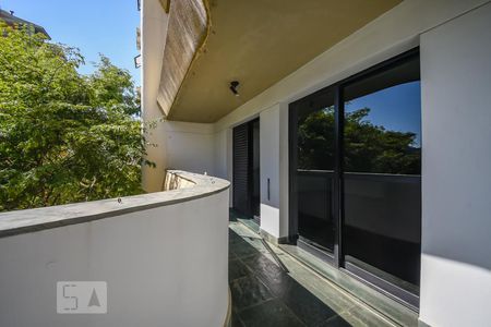 Apartamento à venda com 378m², 5 quartos e 4 vagas Apartamento à venda com 378m², 5 quartos e 4 vagasVaranda da Sala