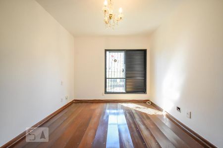 Apartamento à venda com 378m², 5 quartos e 4 vagas Apartamento à venda com 378m², 5 quartos e 4 vagasQuarto 2