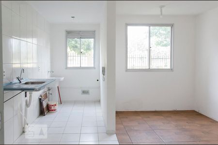Sala e cozinha de apartamento à venda com 1 quarto, 38m² em Mato Grande, Canoas