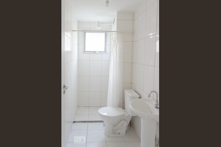Banheiro de apartamento à venda com 1 quarto, 38m² em Mato Grande, Canoas