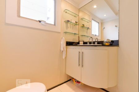 Banheiro de apartamento para alugar com 2 quartos, 70m² em Pinheiros, São Paulo