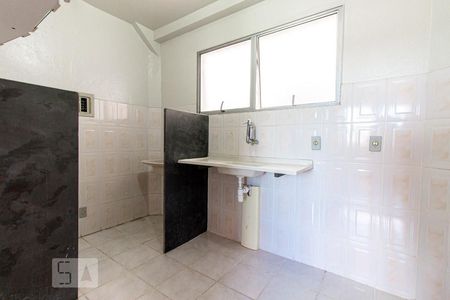 Cozinha de apartamento para alugar com 2 quartos, 42m² em Jardim Leblon, Belo Horizonte