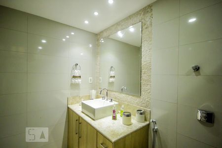 Banheiro de apartamento para alugar com 2 quartos, 87m² em Copacabana, Rio de Janeiro