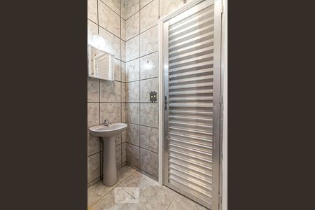 Banheiro de casa para alugar com 2 quartos, 65m² em Nova Vista, Belo Horizonte