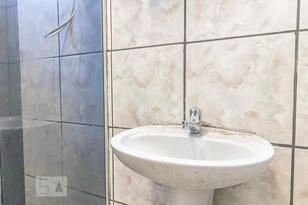 Banheiro de casa para alugar com 2 quartos, 65m² em Nova Vista, Belo Horizonte