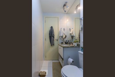 Banheiro de apartamento para alugar com 1 quarto, 35m² em Aclimação, São Paulo