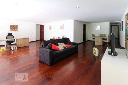 Apartamento à venda com 170m², 3 quartos e 2 vagas Apartamento à venda com 170m², 3 quartos e 2 vagasSala