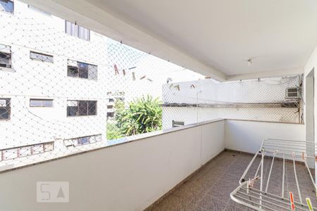 Apartamento à venda com 170m², 3 quartos e 2 vagas Apartamento à venda com 170m², 3 quartos e 2 vagasVaranda