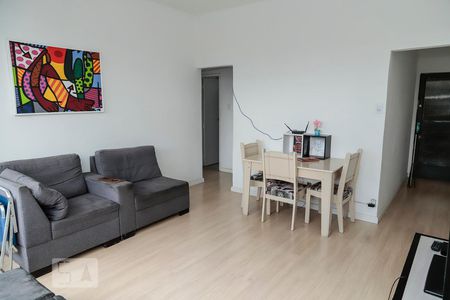 Apartamento à venda com 75m², 2 quartos e sem vagaSala