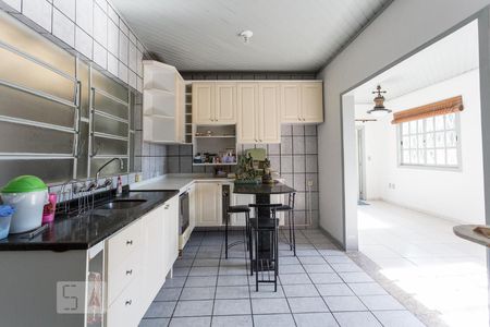 Cozinha de casa para alugar com 3 quartos, 150m² em Cristal, Porto Alegre