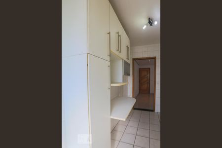 Apartamento para alugar com 54m², 2 quartos e 2 vagas Apartamento para alugar com 54m², 2 quartos e 2 vagasCozinha Armário