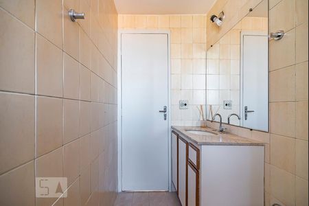 Banheiro de apartamento para alugar com 2 quartos, 70m² em Floresta, Belo Horizonte