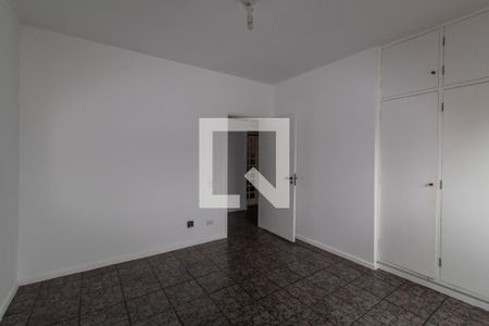 Casa à venda com 560m², 5 quartos e 4 vagasQuarto 4 - Suíte