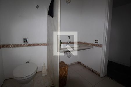 Casa à venda com 560m², 5 quartos e 4 vagasBanheiro Corredor