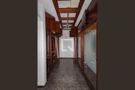 Casa à venda com 560m², 5 quartos e 4 vagasCloset da suíte