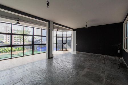 Sala de casa à venda com 5 quartos, 560m² em Vila Tramontano, São Paulo