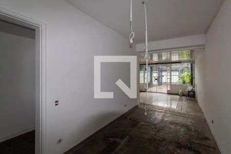Casa à venda com 560m², 5 quartos e 4 vagasEntrada