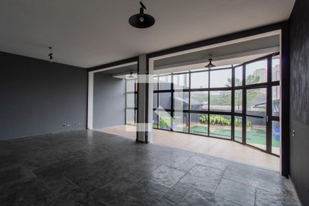 Sala de casa à venda com 5 quartos, 560m² em Vila Tramontano, São Paulo