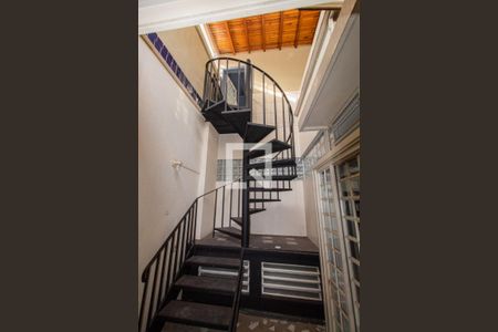 Casa à venda com 560m², 5 quartos e 4 vagasEscada Terraço