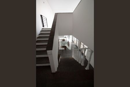 Casa à venda com 560m², 5 quartos e 4 vagasEscada