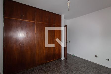 Casa à venda com 560m², 5 quartos e 4 vagasQuarto 2