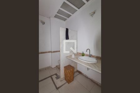 Casa à venda com 560m², 5 quartos e 4 vagasBanheiro Corredor