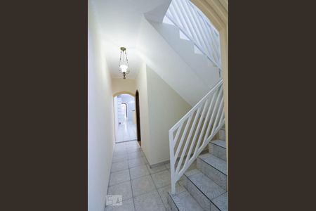Escada para o andar Superior  de casa para alugar com 4 quartos, 290m² em Vila Curuçá, Santo André