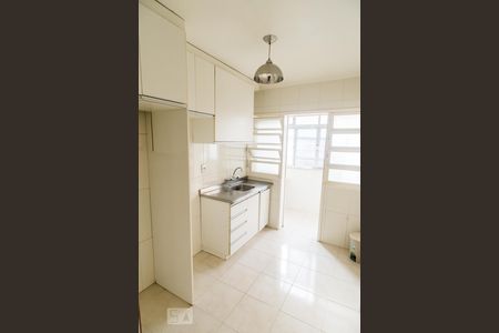 Cozinha de apartamento para alugar com 2 quartos, 64m² em São João, Porto Alegre