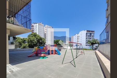 Apartamento à venda com 65m², 2 quartos e 1 vaga Apartamento à venda com 65m², 2 quartos e 1 vagaÁrea comum - Playground