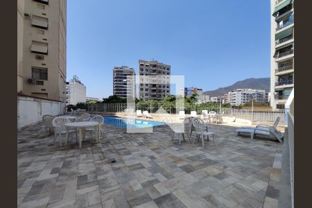 Apartamento à venda com 65m², 2 quartos e 1 vaga Apartamento à venda com 65m², 2 quartos e 1 vagaÁrea comum - Piscina