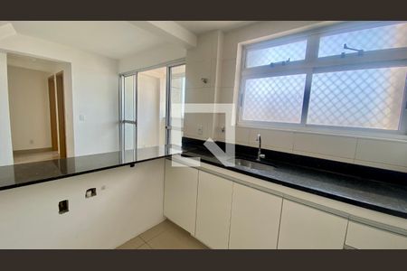 Apartamento para alugar com 120m², 2 quartos e 2 vagas Apartamento para alugar com 120m², 2 quartos e 2 vagasCozinha