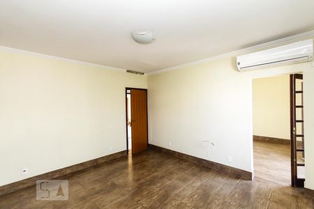 Casa à venda com 220m², 3 quartos e 2 vagasSuite