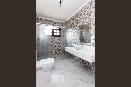 Casa à venda com 220m², 3 quartos e 2 vagasBanheiro suite