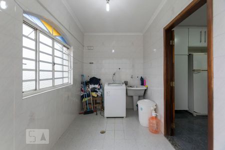 1o. Andar - Área de serviço de casa para alugar com 3 quartos, 300m² em Parque Fongaro, São Paulo
